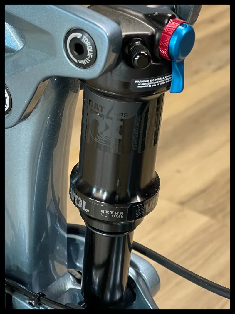 Liv Intrigue 2 Small Aged Denim Womens 2023-7